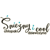 Śnieżny chłopak i cool dziewczyna